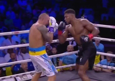 Усик повторно победил Джошуа по очкам и сохранил 4 пояса чемпиона (Видео)