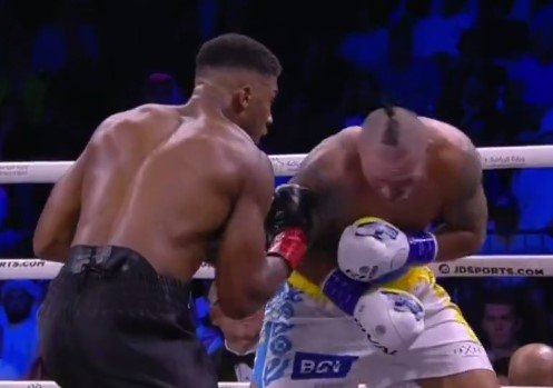 Усик повторно победил Джошуа по очкам и сохранил 4 пояса чемпиона (Видео)