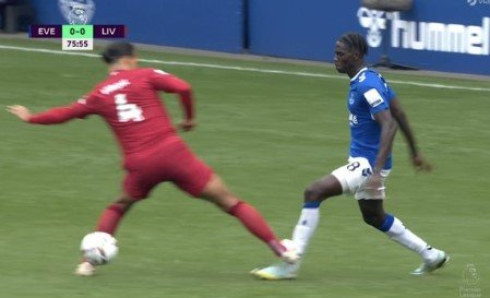 «Ливерпуль» не смог обыграть «Эвертон» в мерсисайдском дерби - ничья (АПЛ) «Ливерпуль» не смог обыграть «Эвертон» в мерсисайдском дерби - ничья (АПЛ)