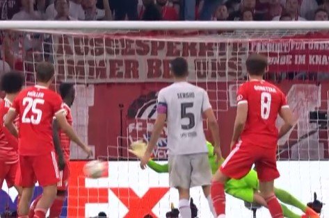 «Бавария» обыграла «Барсу» Левандовского в Лиге чемпионов (голы, видео) «Бавария» обыграла «Барсу» Левандовского в Лиге чемпионов (голы, видео)