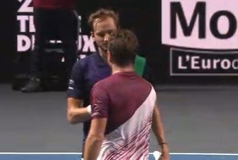 Медведев сенсационно проиграл Вавринке на турнире в Метце (ATP-250)
