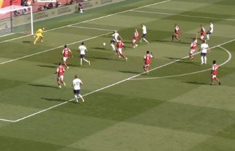 «Арсенал» обыграл в дерби «Тоттенхэм» и остался лидером АПЛ (голы, видео)