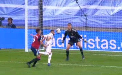 «Реал» не выиграл у «Осасуны» - Бензема смазал пенальти на 79-й мин (Видео)