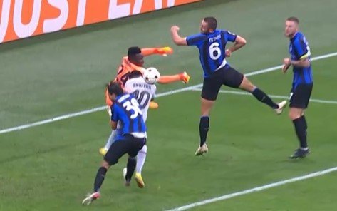 «Интер» дома минимально обыграл «Барсу» (Лига чемпионов, видео) «Интер» дома минимально обыграл «Барсу» (Лига чемпионов, видео)