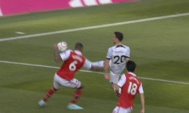 «Арсенал» выиграл у «Ливерпуля» и вернулся на 1-е место в АПЛ (Видео)