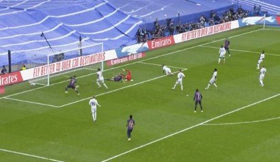 «Реал» обыграл «Барселону» и вышел на чистое 1-е место (Примера, видео)