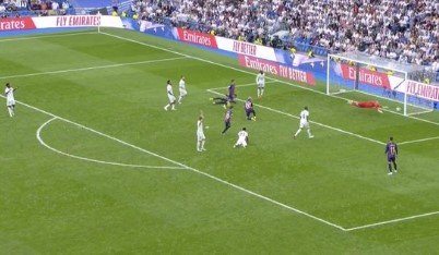 «Реал» обыграл «Барселону» и вышел на чистое 1-е место (Примера, видео)