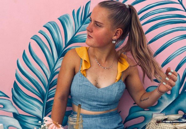 Сюзан Ламенс: летние фото в купальнике (теннис) Сюзан Ламенс: летние фото в купальнике (теннис)