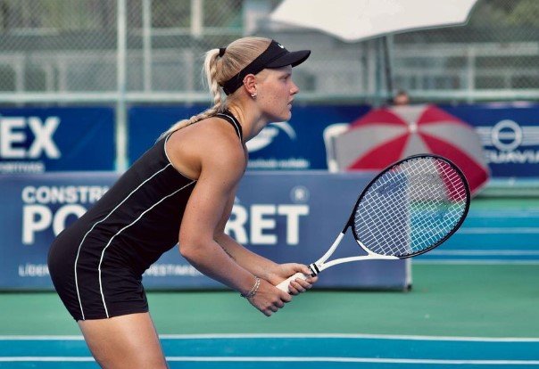 Сюзан Ламенс: летние фото в купальнике (теннис) Сюзан Ламенс: летние фото в купальнике (теннис)