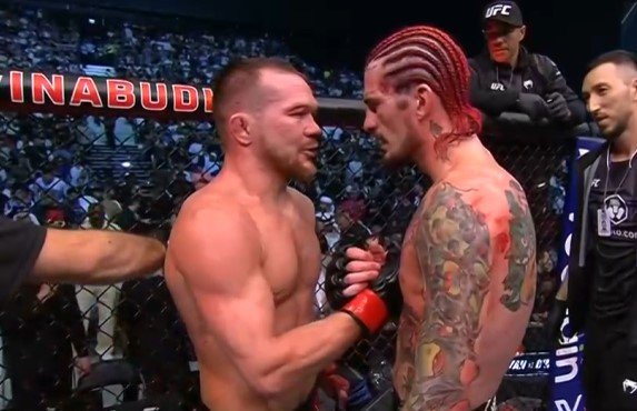 Петр Ян неожиданно проиграл О'Мэлли 1-2 по раундам (UFC, видео)