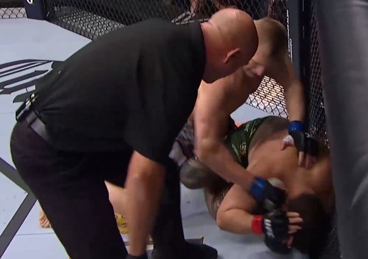 Павлович за 54 сек расправился с Туивасу на UFC (видео нокаута)