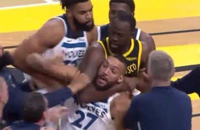 Впервые за 25 лет в НБА удалили трех игроков при счете 0-0 (Видео)