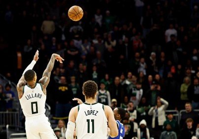 Трешка Лилларда под сирену принесла победу «Милуоки» над «Сакраменто» (НБА, видео)