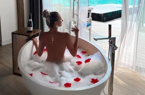 Кристина Макушенко: синхронистка, танцующая под водой в купальнике (фото, видео) Кристина Макушенко: синхронистка, танцующая под водой в купальнике (фото, видео)