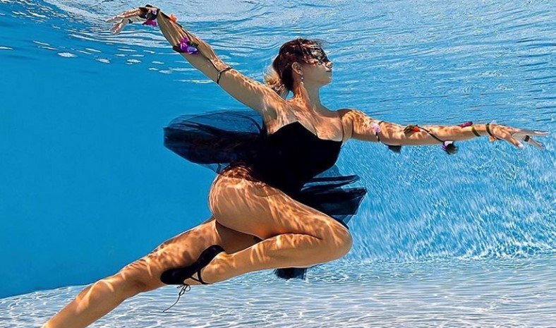 Кристина Макушенко: синхронистка, танцующая под водой в купальнике (фото, видео) Кристина Макушенко: синхронистка, танцующая под водой в купальнике (фото, видео)