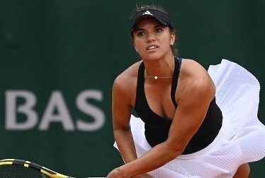 Дезире Кравчик: летние фото в купальнике (теннис)