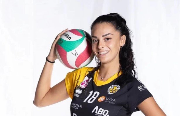 Соня Ратти: горячие фото в купальнике (волейбол) Соня Ратти: горячие фото в купальнике (волейбол)