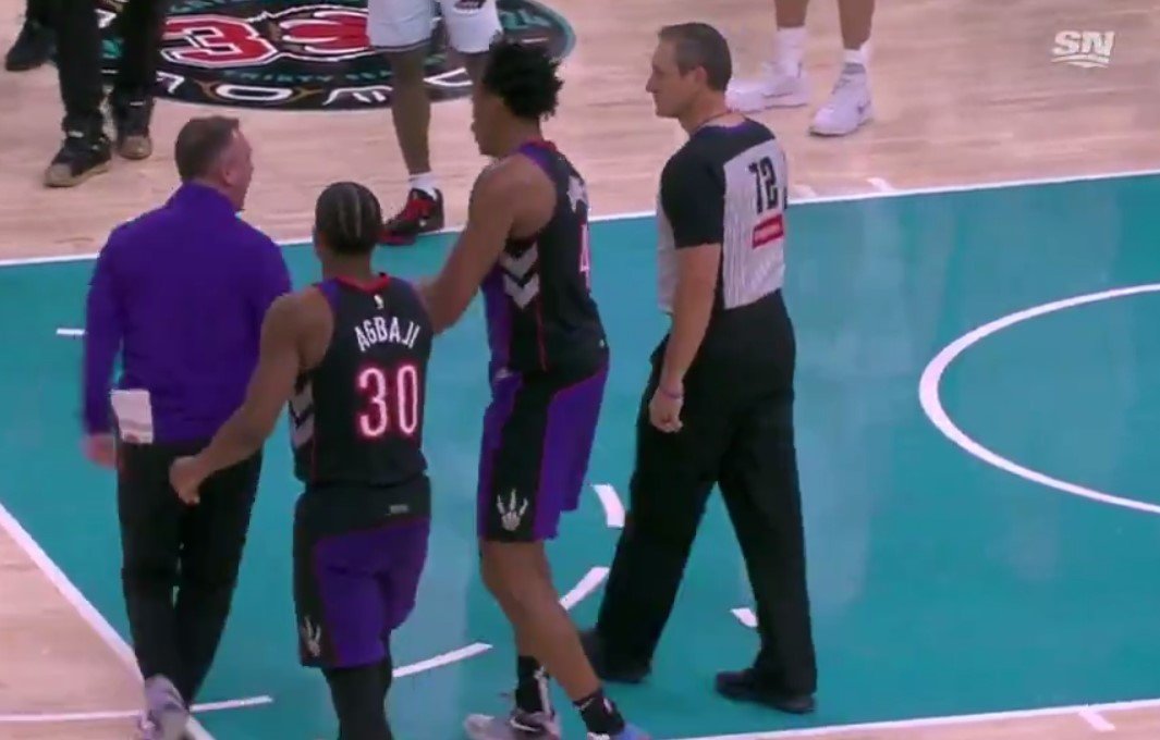 Тренер «Торонто» Раякович схватил два технических и был удален - наорал на судей (НБА, видео) Тренер «Торонто» Раякович схватил два технических и был удален - наорал на судей (НБА, видео)