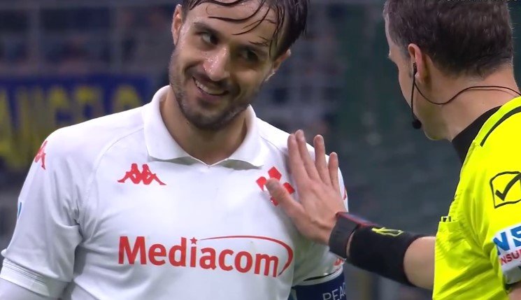 «Интер» взял реванш у «Фиорентины» и вплотную подобрался к «Наполи» в Серии А «Интер» взял реванш у «Фиорентины» и вплотную подобрался к «Наполи» в Серии А