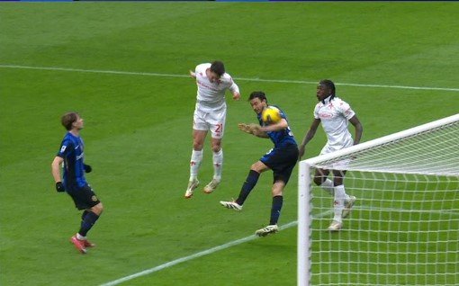 «Интер» взял реванш у «Фиорентины» и вплотную подобрался к «Наполи» в Серии А «Интер» взял реванш у «Фиорентины» и вплотную подобрался к «Наполи» в Серии А