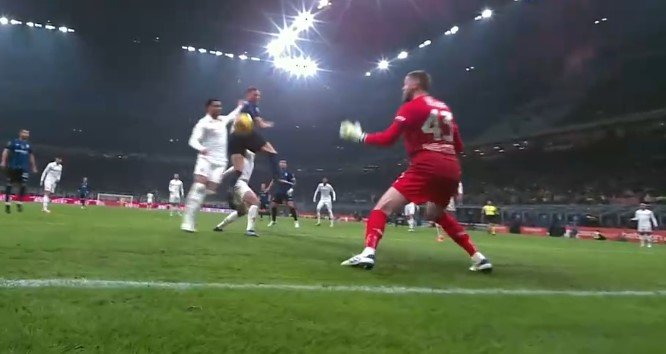 «Интер» взял реванш у «Фиорентины» и вплотную подобрался к «Наполи» в Серии А «Интер» взял реванш у «Фиорентины» и вплотную подобрался к «Наполи» в Серии А