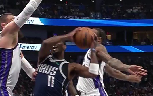 Кайри Ирвинг добавился в список травмированных «Далласа» - «проклятье Дончича» продолжается (НБА)