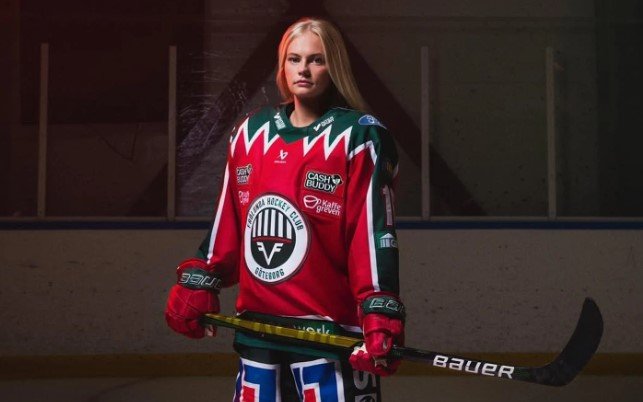 Дженнифер Карлссон: летние фото в купальнике шведской хоккеистки Дженнифер Карлссон: летние фото в купальнике шведской хоккеистки