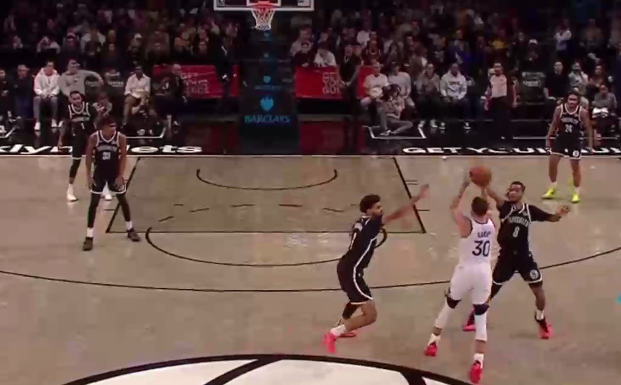 Карри забил очередной сумасшедший «баззер» - теперь от логотипа (НБА, видео)