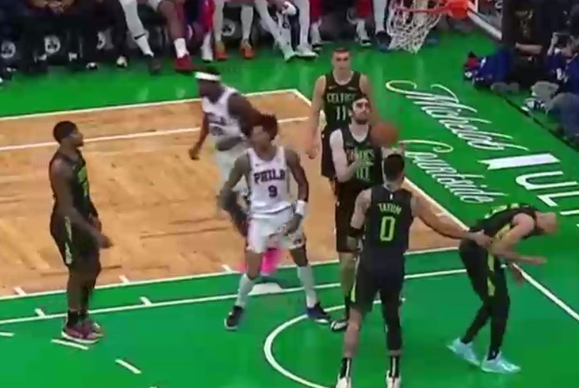 Игроку «Бостона» Уайту выбили зуб во время матча (НБА, видео)