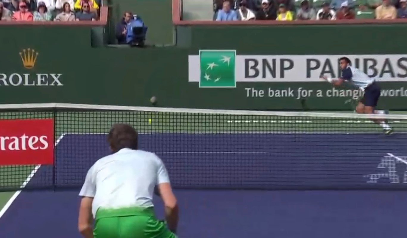 Медведев в 3-х сетах обыграл Фиса и вышел в полуфинал «Мастерса» в Индиан-Уэллс