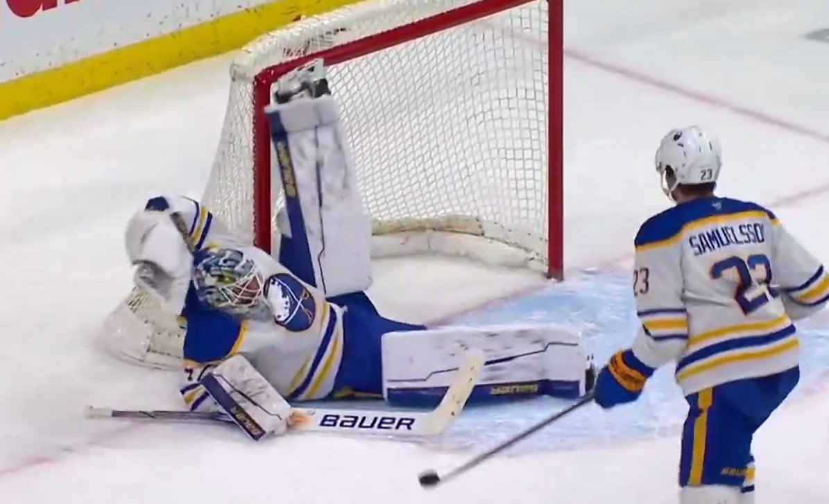 37-летний Раймер («Баффало») сделал шикарный сэйв лежа (НХЛ, видео)