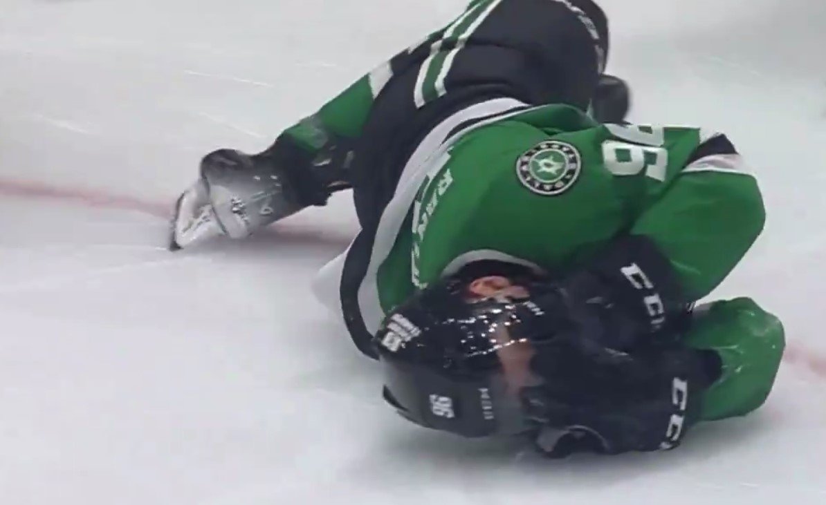 Два россиянина случайно «побили» Рантанена в НХЛ (Видео)