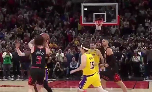 Гидди («Чикаго») забил победный «баззер» от центра площадки (НБА, видео)