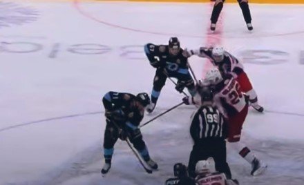 Долженков (ЦСКА) избил клюшкой канадца Тирни и назвал это «провокацией» (КХЛ, видео)