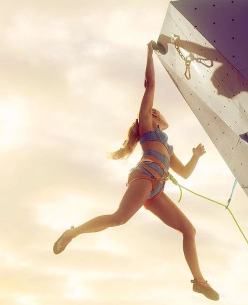 Саша ДиДжулиан: горячая фотосессия американской альпинистки (соц. сети) Саша ДиДжулиан: горячая фотосессия американской альпинистки (соц. сети)