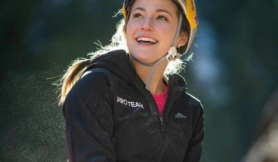 Саша ДиДжулиан: горячая фотосессия американской альпинистки (соц. сети) Саша ДиДжулиан: горячая фотосессия американской альпинистки (соц. сети)