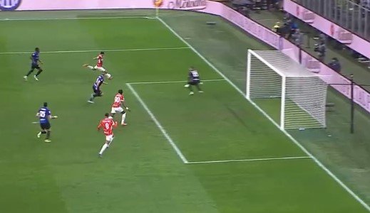 Дубль Йовича помог «Милану» победить в дерби «Интер» и выйти в финал Кубка Италии