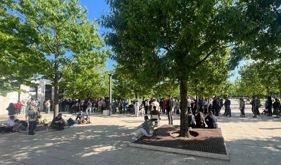 «Краснодар» поднял цены на билеты с «Динамо», но все равно километровые очереди (Видео) «Краснодар» поднял цены на билеты с «Динамо», но все равно километровые очереди (Видео)