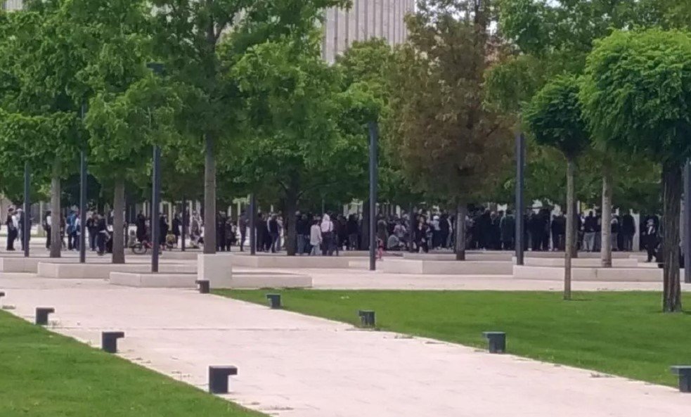 «Краснодар» поднял цены на билеты с «Динамо», но все равно километровые очереди (Видео) «Краснодар» поднял цены на билеты с «Динамо», но все равно километровые очереди (Видео)