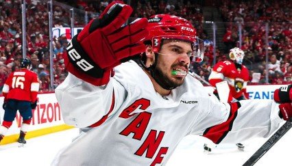 «Каролина» избежала «свипа» с «Флоридой», забрав матч на выезде, 1-3 в серии (полуфинал НХЛ, видео)