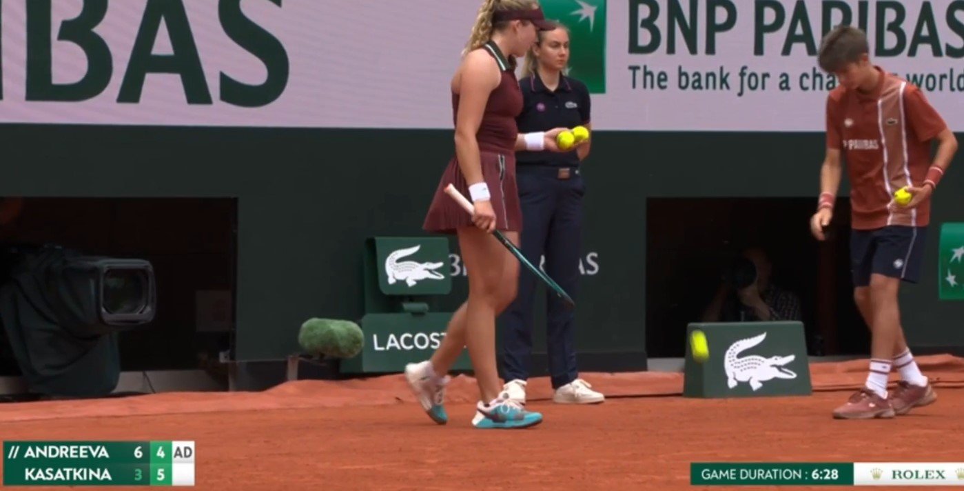 Мирра Андреева обыграла в 2-х сетах Касаткину и вышла в четвертьфинал «Ролан Гаррос» Мирра Андреева обыграла в 2-х сетах Касаткину и вышла в четвертьфинал «Ролан Гаррос»