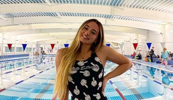 Мия Аццопарди: летняя фотосессия мальтийской пловчихи Мия Аццопарди: летняя фотосессия мальтийской пловчихи