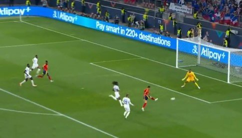 Испания вышла в финал Лиги наций, но едва не упустила победу над Францией, ведя 5-1 Испания вышла в финал Лиги наций, но едва не упустила победу над Францией, ведя 5-1