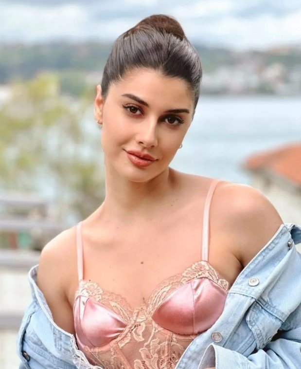 Берфе Санджак: горячие фото в купальнике турецкой модели и спринтерши Берфе Санджак: горячие фото в купальнике турецкой модели и спринтерши