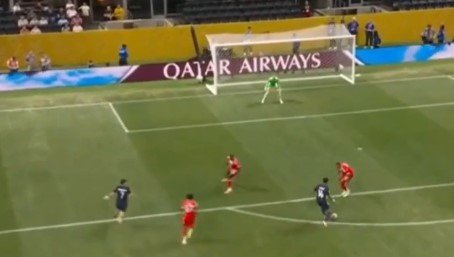 Клубный ЧМ: «ПСЖ» обыграл «Баварию» и пробился в полуфинал, завершали вдевятером (голы, видео)