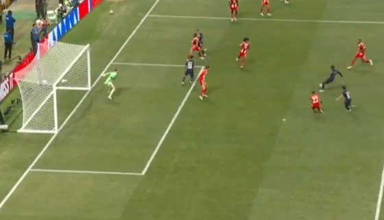 Клубный ЧМ: «ПСЖ» обыграл «Баварию» и пробился в полуфинал, завершали вдевятером (голы, видео)