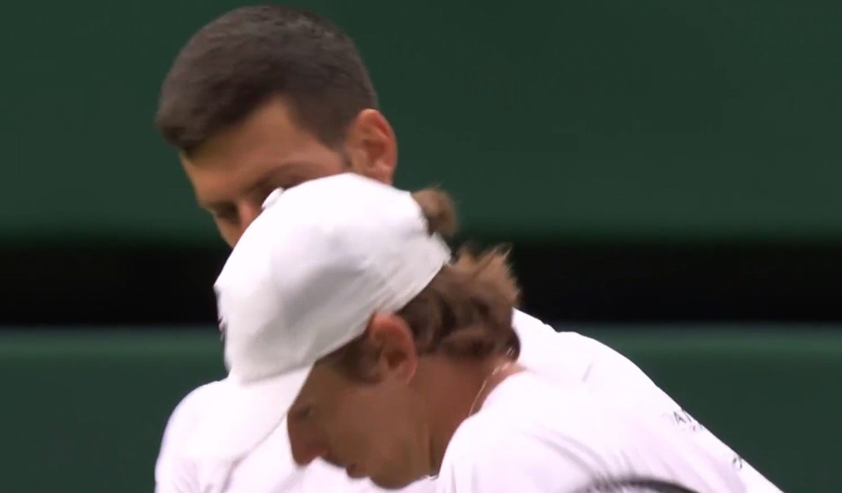 Джокович в 4-х сетах победил де Минора и вышел в четвертьфинал Уимблдона Джокович в 4-х сетах победил де Минора и вышел в четвертьфинал Уимблдона