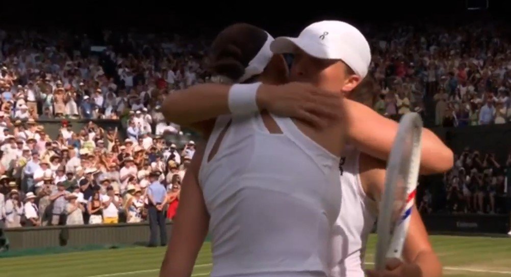 Швентек впервые выиграла Уимблдон, за 57 минут уничтожив в финале Анисимову со счетом 6-0, 6-0 Швентек впервые выиграла Уимблдон, за 57 минут уничтожив в финале Анисимову со счетом 6-0, 6-0