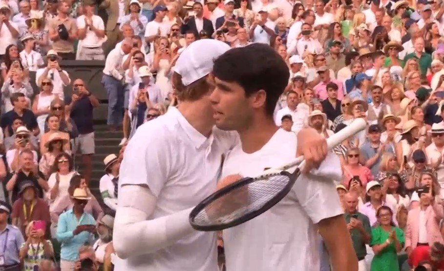 Синнер в 4-х сетах обыграл Алькараса и впервые взял Уимблдон, 4-й трофей «ТБШ» (Видео) Синнер в 4-х сетах обыграл Алькараса и впервые взял Уимблдон, 4-й трофей «ТБШ» (Видео)