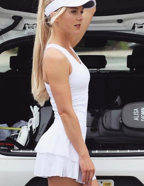 Алиса Диомин: летние фото в купальнике американской гольфистки